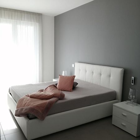 Sea View Apartment Monopoli Bagian luar foto