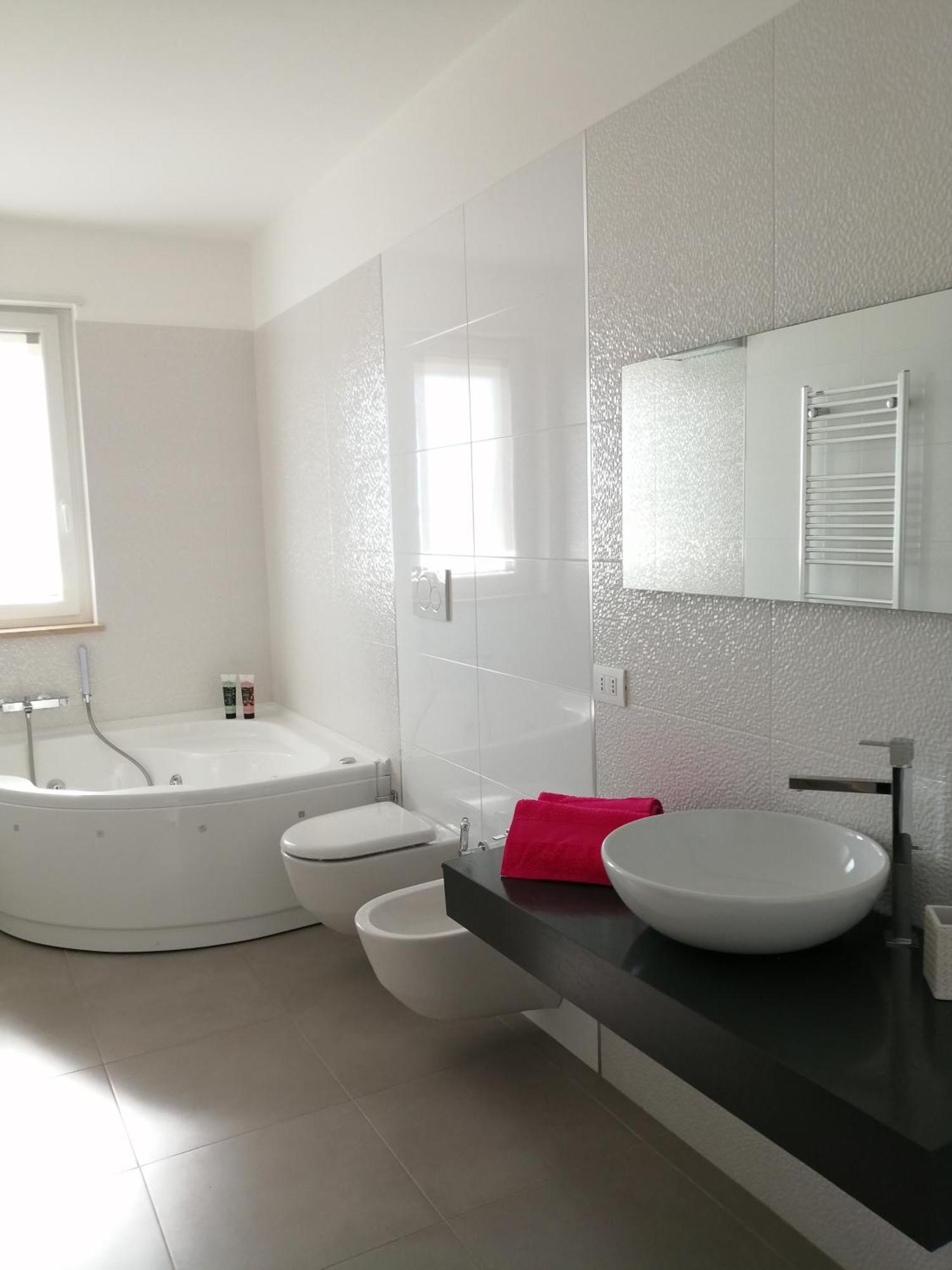 Sea View Apartment Monopoli Bagian luar foto