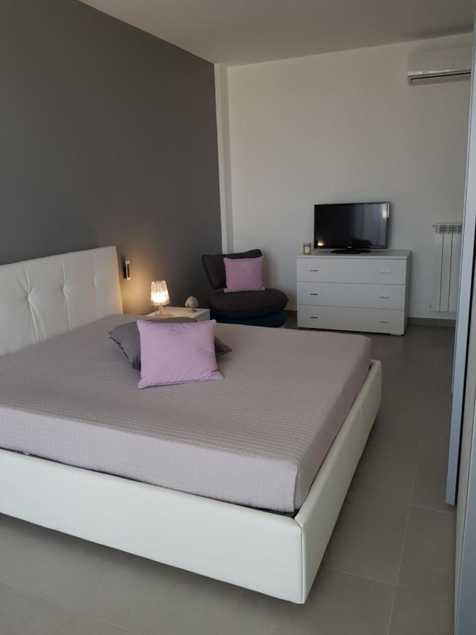 Sea View Apartment Monopoli Bagian luar foto