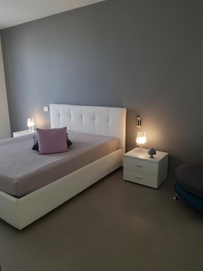 Sea View Apartment Monopoli Bagian luar foto